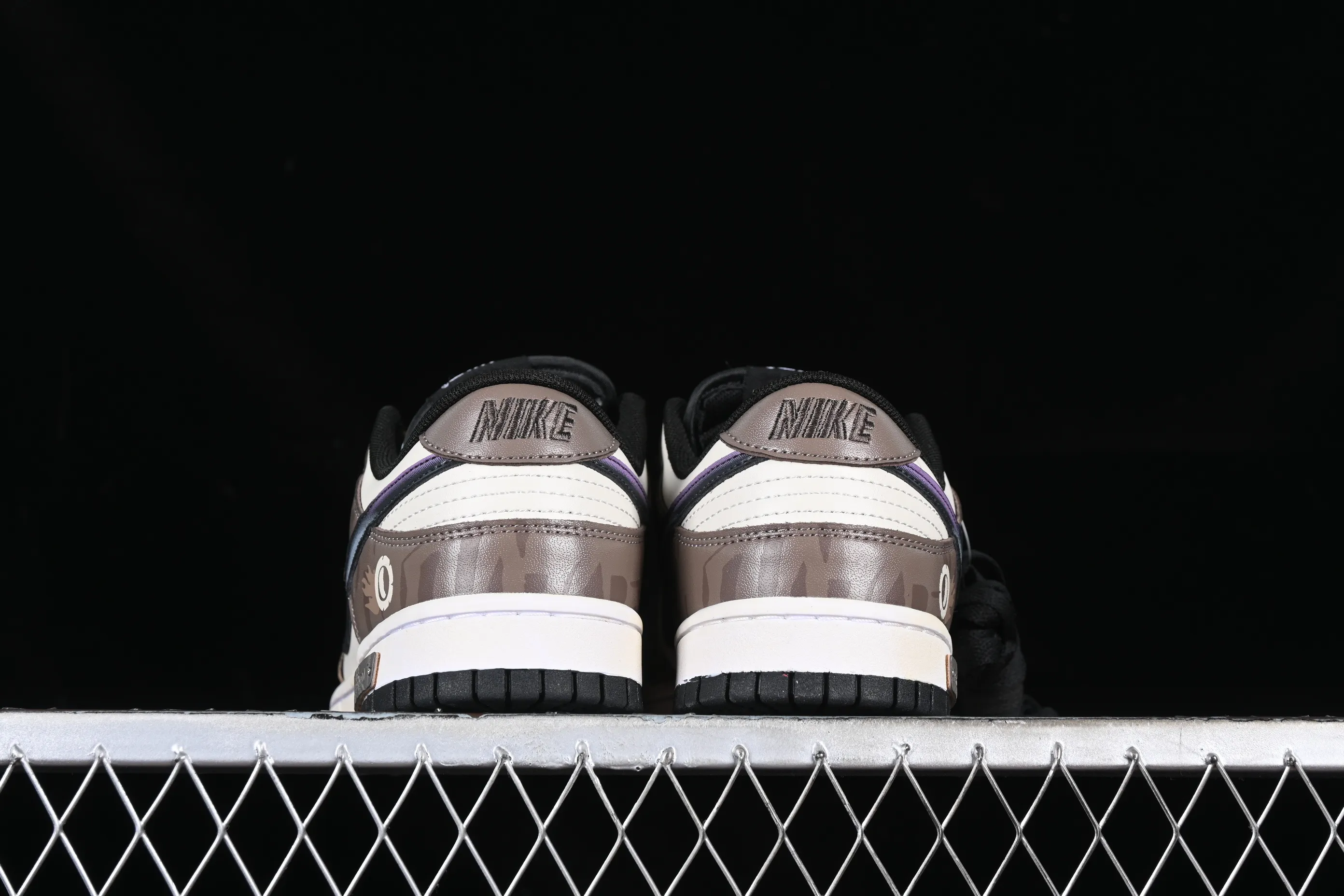 All Categories Nk SB Dunk Series Nk SB Dunk Low Low-top Sneakers Customized Big Box Nk Dunk Low Panda Prank Street Racing Rusty Brown and White SB Strap Low-top Casual Sneakers DD1391-100